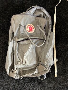 FJALLRAVEN Large kanken 18” Gray Backpack